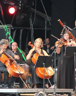 Live concert by Outlander In Concert